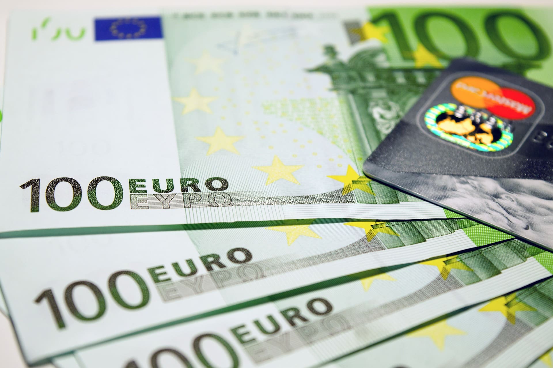 Euroscheine, Kreditkarte, Bargeld